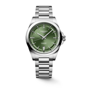 Il Longines Conquest L3.720.4.02.6 è un orologio automatico da 38 mm con cassa e bracciale in acciaio inossidabile, caratterizzato da un elegante quadrante verde sunray con indici applicati e lancette argentate luminescenti Swiss Super-LumiNova® per una leggibilità ottimale in ogni condizione di luce. Dotato di movimento automatico calibro L888, con bilanciere-spirale in silicio monocristallino, offre funzioni di ore, minuti, secondi e datario, con una riserva di carica di circa 72 ore. Il vetro z